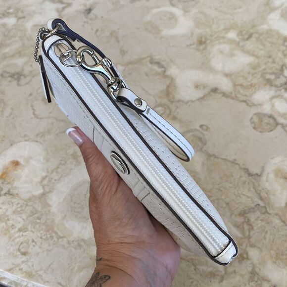 NWOT Coach White Laser Cut Leather Wristlet Wallet C-Monogram - Picture 5 of 12